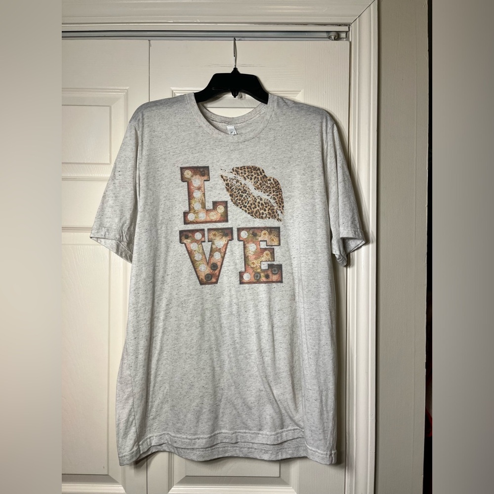 Love Leopard Lips Tee‎